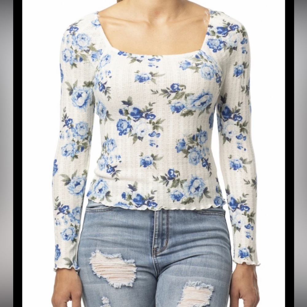 Almost Famous Women’s White Floral Long Sleeve Top